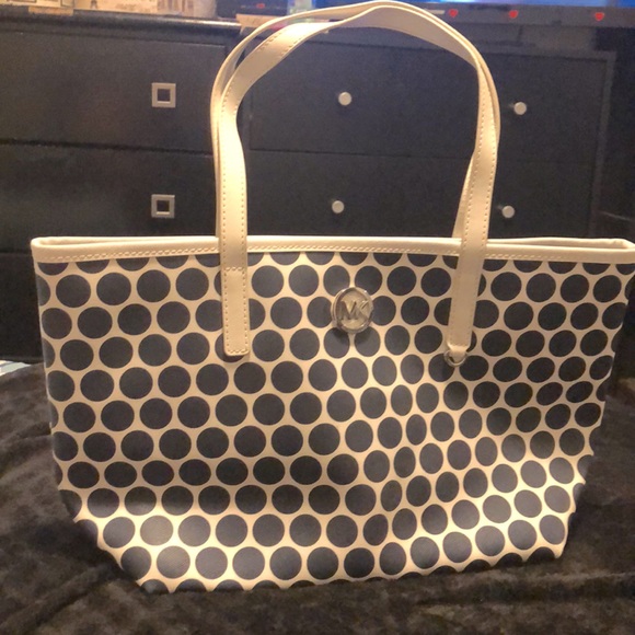 Michael Kors purse - Picture 1 of 6